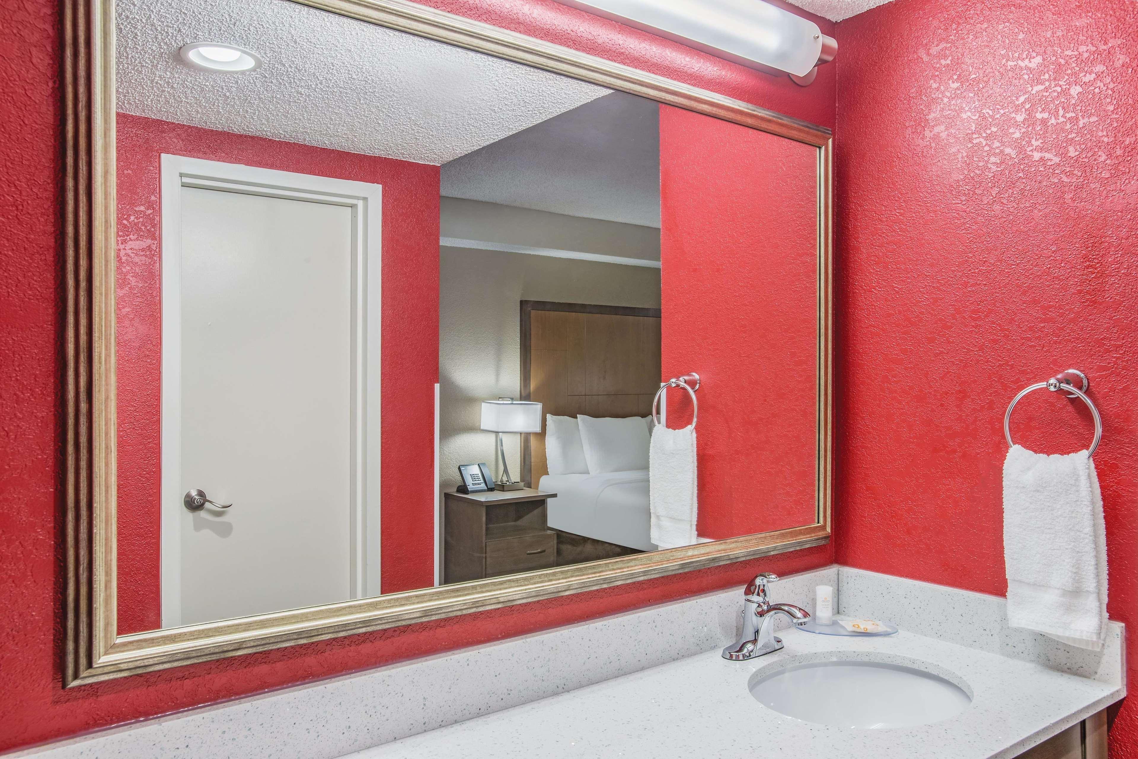 La Quinta Inn & Suites By Wyndham Dc Metro Capital Beltway Capitol Heights Extérieur photo