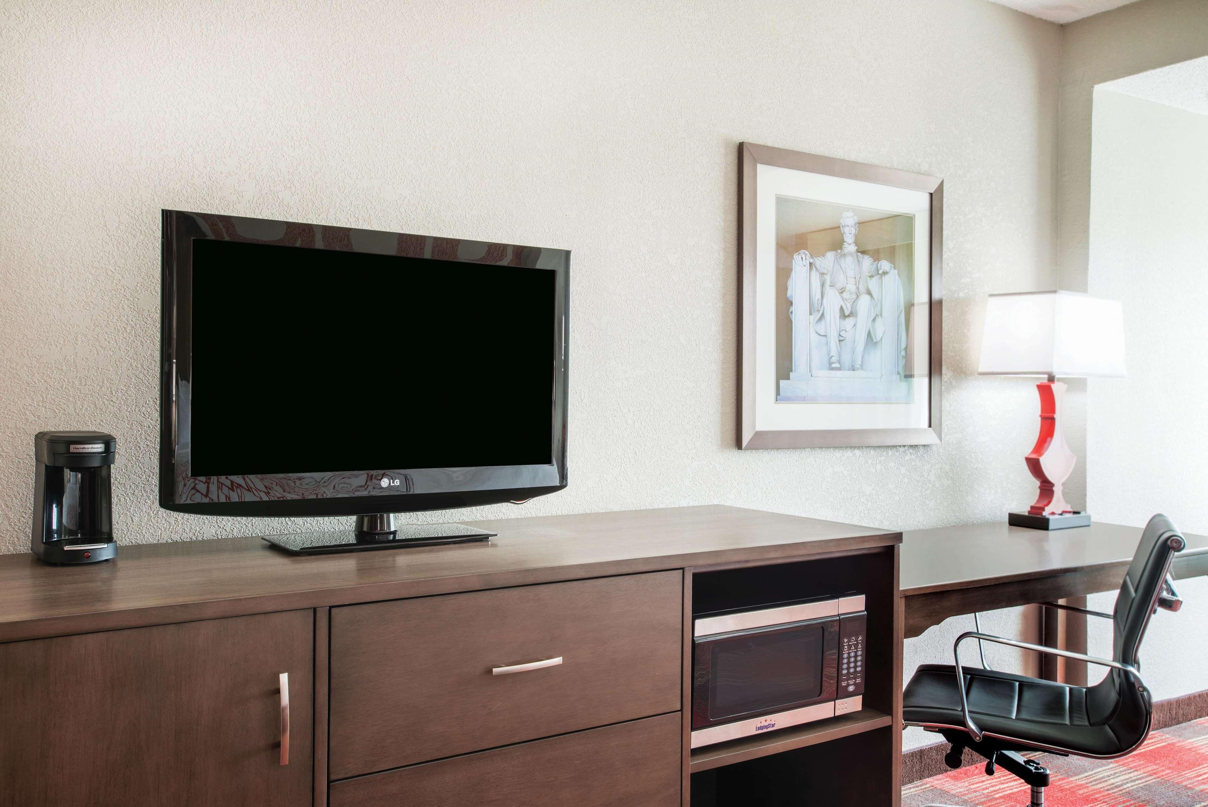 La Quinta Inn & Suites By Wyndham Dc Metro Capital Beltway Capitol Heights Extérieur photo